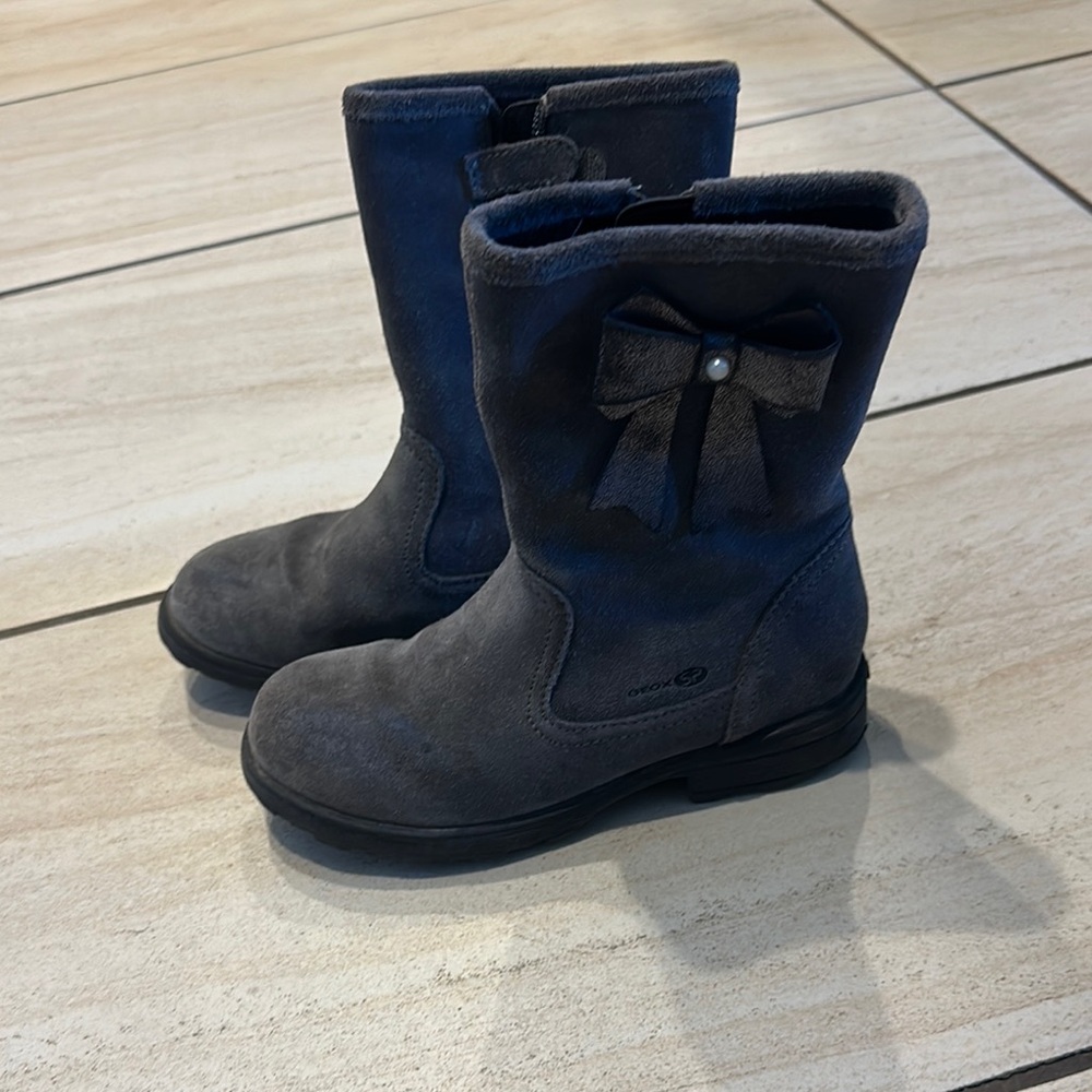 Gray Suede Boots with Bow Accent